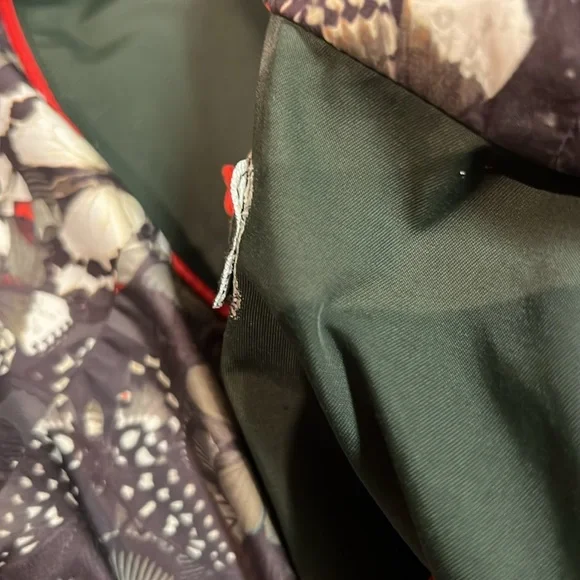 VGUC Lululemon Definitely Raining Jacket (US 6) - Gator Green - Picture 13 of 16